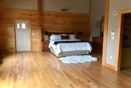 Spacious White Mountains Log Home | Close to Owl’s Nest, Loon and Waterville Ski Resorts - Thornton, New Hampshire