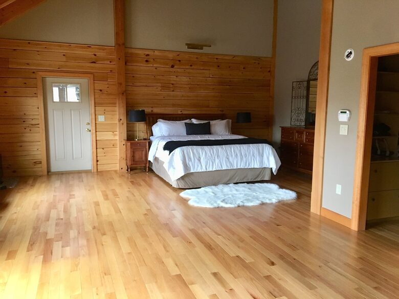 Spacious White Mountains Log Home | Close to Owl’s Nest, Loon and Waterville Ski Resorts - Thornton, New Hampshire
