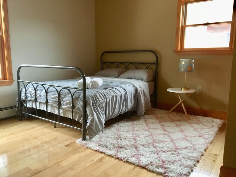 Spacious White Mountains Log Home | Close to Owl’s Nest, Loon and Waterville Ski Resorts - Thornton, New Hampshire