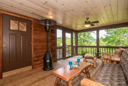 Spacious White Mountains Log Home | Close to Owl’s Nest, Loon and Waterville Ski Resorts - Thornton, New Hampshire