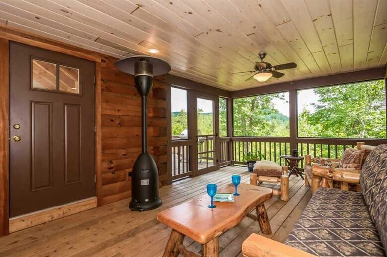 Spacious White Mountains Log Home | Close to Owl’s Nest, Loon and Waterville Ski Resorts - Thornton, New Hampshire
