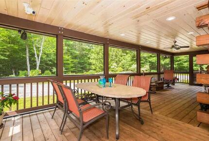 Spacious White Mountains Log Home | Close to Owl’s Nest, Loon and Waterville Ski Resorts - Thornton, New Hampshire