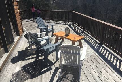 Spacious White Mountains Log Home | Close to Owl’s Nest, Loon and Waterville Ski Resorts - Thornton, New Hampshire