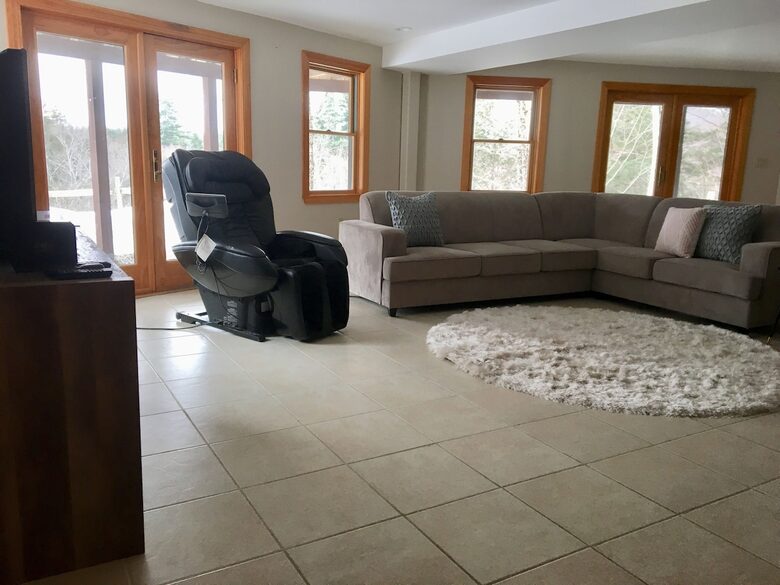 Spacious White Mountains Log Home | Close to Owl’s Nest, Loon and Waterville Ski Resorts - Thornton, New Hampshire