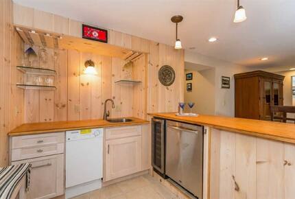 Spacious White Mountains Log Home | Close to Owl’s Nest, Loon and Waterville Ski Resorts - Thornton, New Hampshire