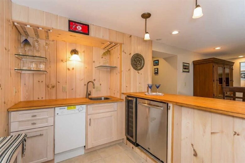 Spacious White Mountains Log Home | Close to Owl’s Nest, Loon and Waterville Ski Resorts - Thornton, New Hampshire