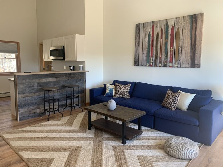 Spacious White Mountains Log Home | Close to Owl’s Nest, Loon and Waterville Ski Resorts - Thornton, New Hampshire