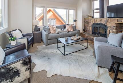 Remodeled Ski-in, Ski-out Chalet in Big Sky Mountain Village w/ Excellent Views - Big Sky, Montana