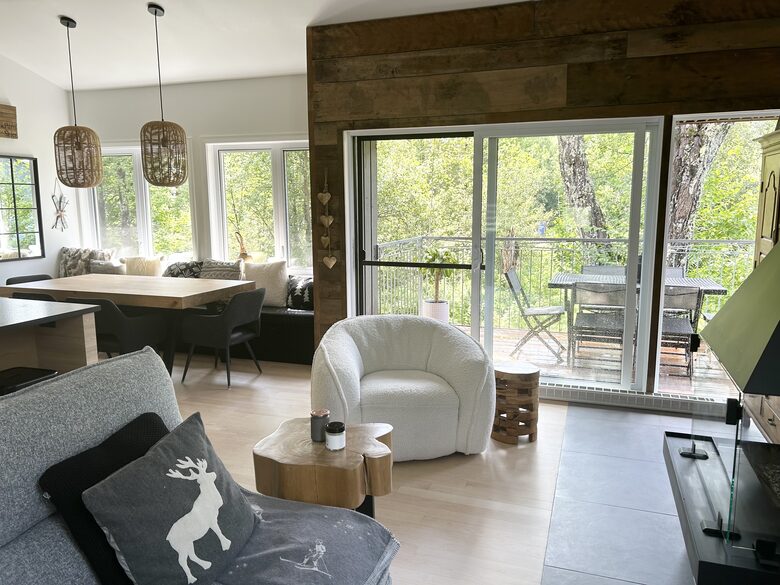 Near Old Quebec City: cozy ski-in ski-out chalet - Stoneham, Canada