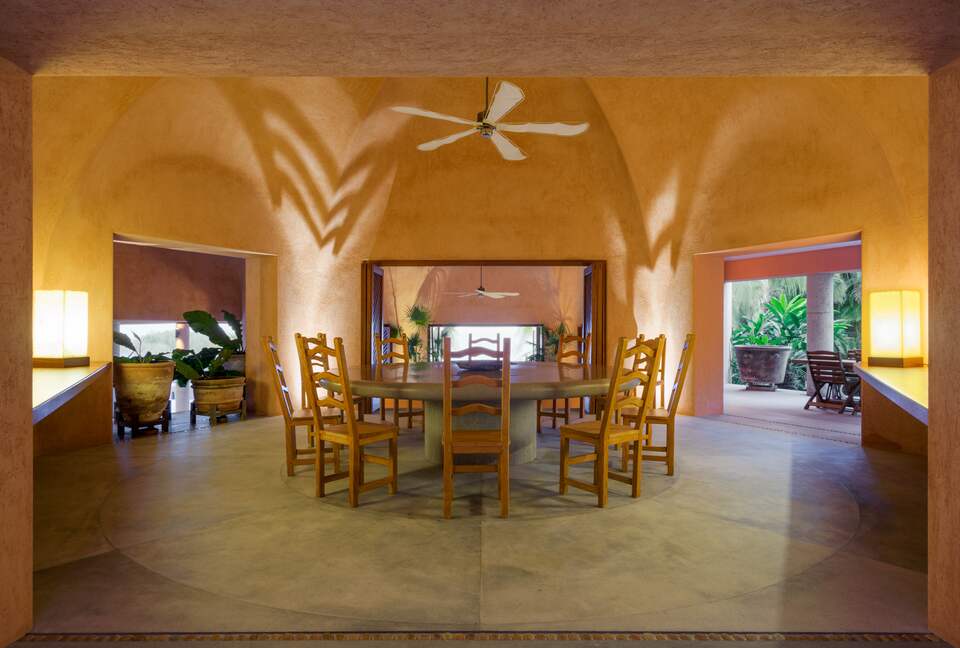 Large round table dining room