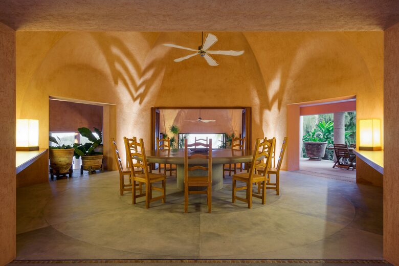 Large round table dining room