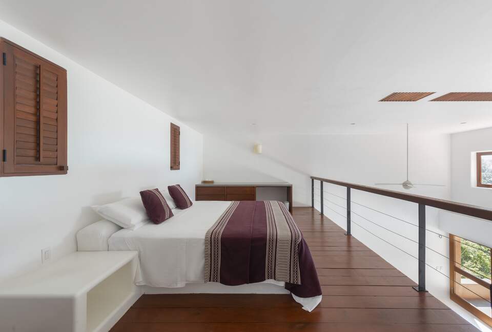 Fully renovated suite, top floor