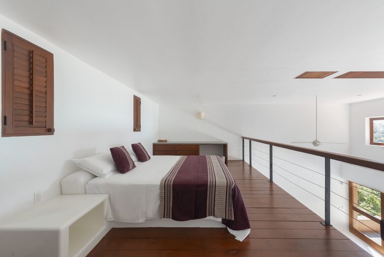 Fully renovated suite, top floor