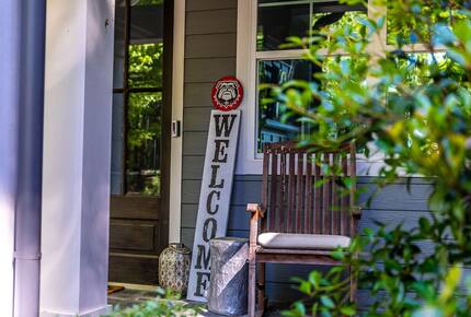 The Dawgs Hideaway | Lake Front Home with private dock and kayaks - Eatonton, Georgia