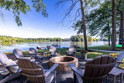 The Dawgs Hideaway | Lake Front Home with private dock and kayaks - Eatonton, Georgia