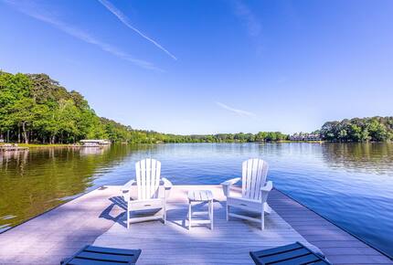 The Dawgs Hideaway | Lake Front Home with private dock and kayaks - Eatonton, Georgia