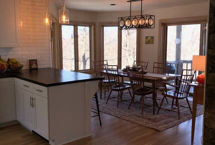 Wintergreen Retreat: Steps to Great Hiking on the Appalachain Trail - Wintergreen Resort, Virginia