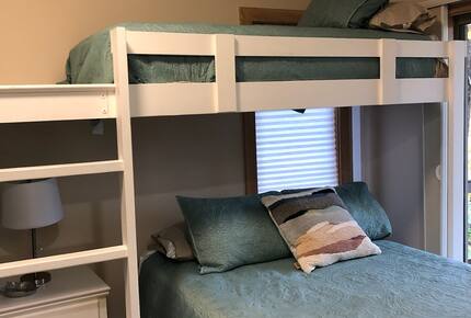 Bunk room with 2 full beds and 2 twin beds or sleeping for 6