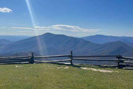 Wintergreen Retreat: Steps to Great Hiking on the Appalachain Trail - Wintergreen Resort, Virginia