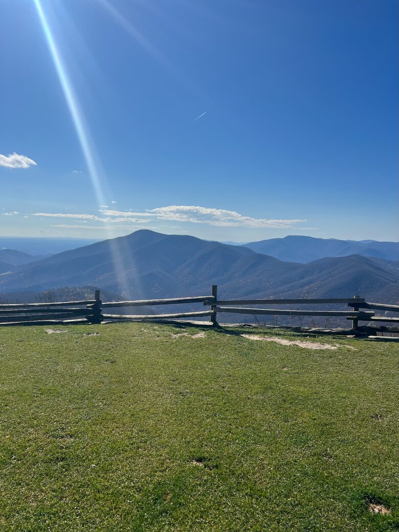 Wintergreen Retreat: Steps to Great Hiking on the Appalachain Trail - Wintergreen Resort, Virginia