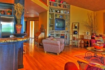 Okanagan Lake - Kelowna Canada - Pixton Bay Lakehouse - Kelowna, Canada