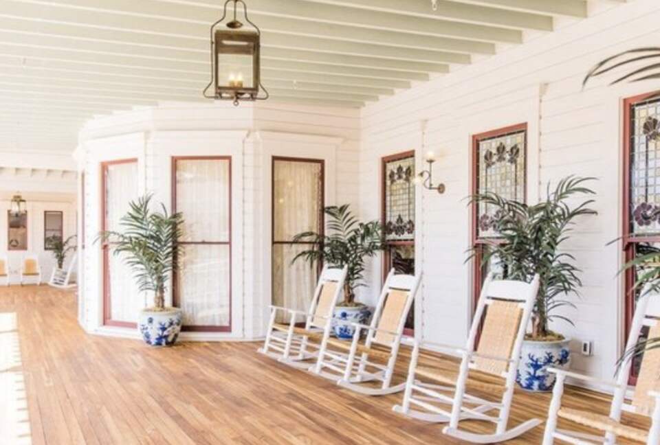 Sitting area outside of hotel del main building