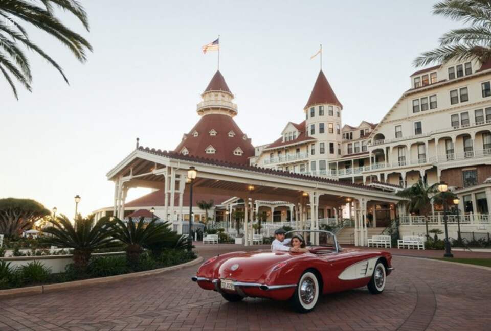 Entrance to hotel del main hotel (shore house is separate)