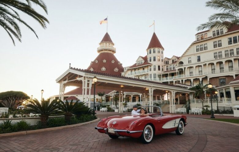 Entrance to hotel del main hotel (shore house is separate)