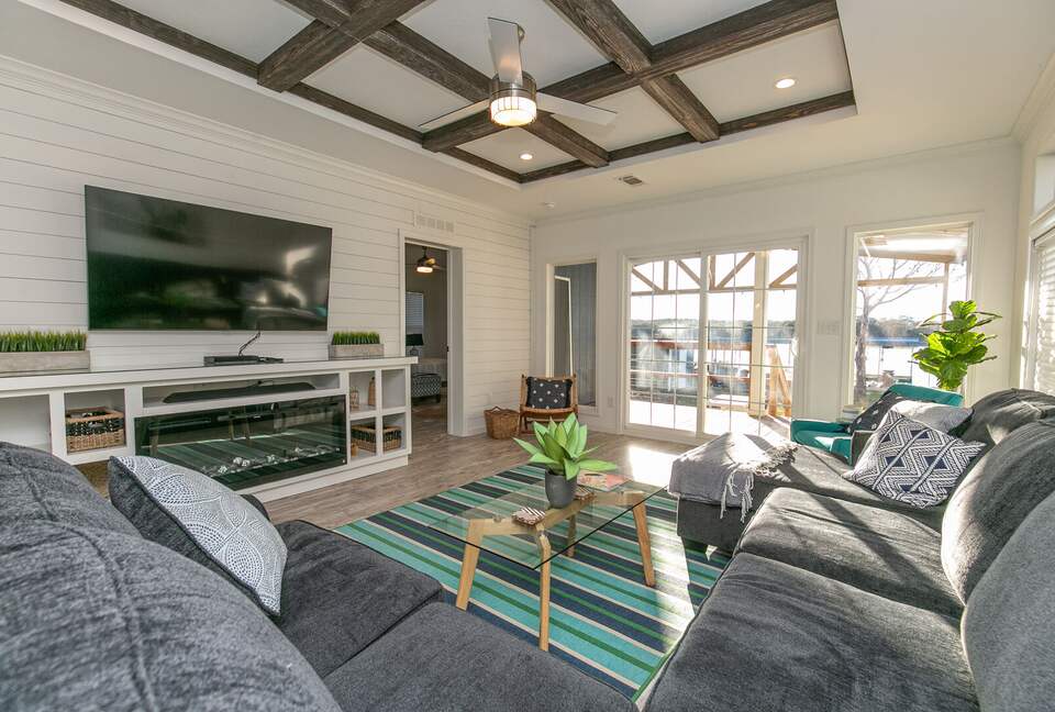 Dockside Digs | Unforgettable Lakefront Retreat on Lake LBJ with incredible amenities - Kingsland, Texas