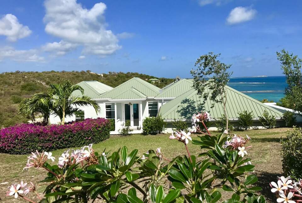 Beautiful 4 Bedroom Waterfront villa in Long Bay, Antigua - St philip's Parish, Antigua and Barbuda