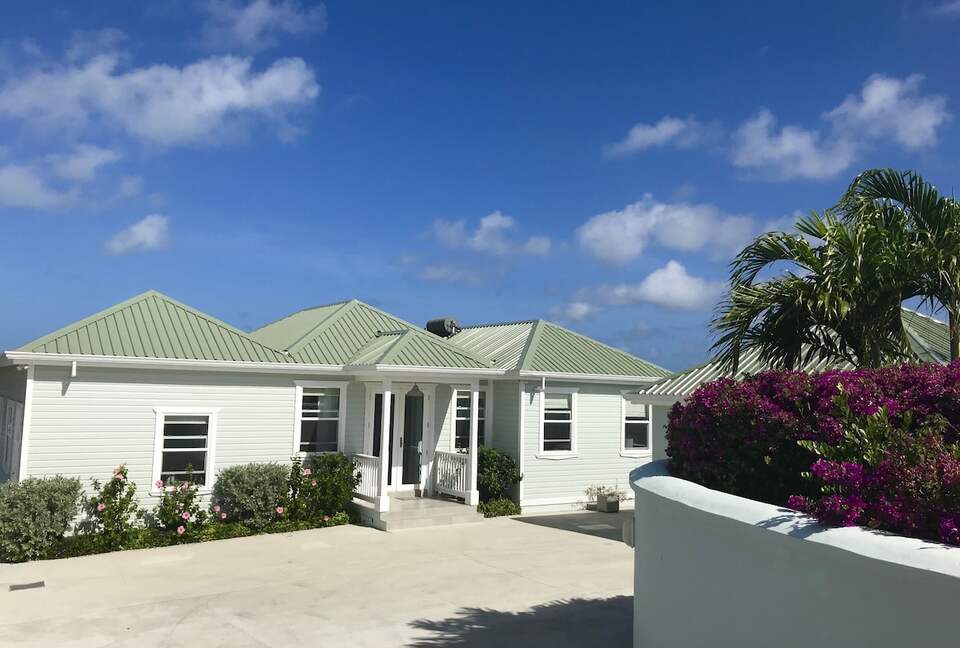 Beautiful 4 Bedroom Waterfront villa in Long Bay, Antigua - St philip's Parish, Antigua and Barbuda