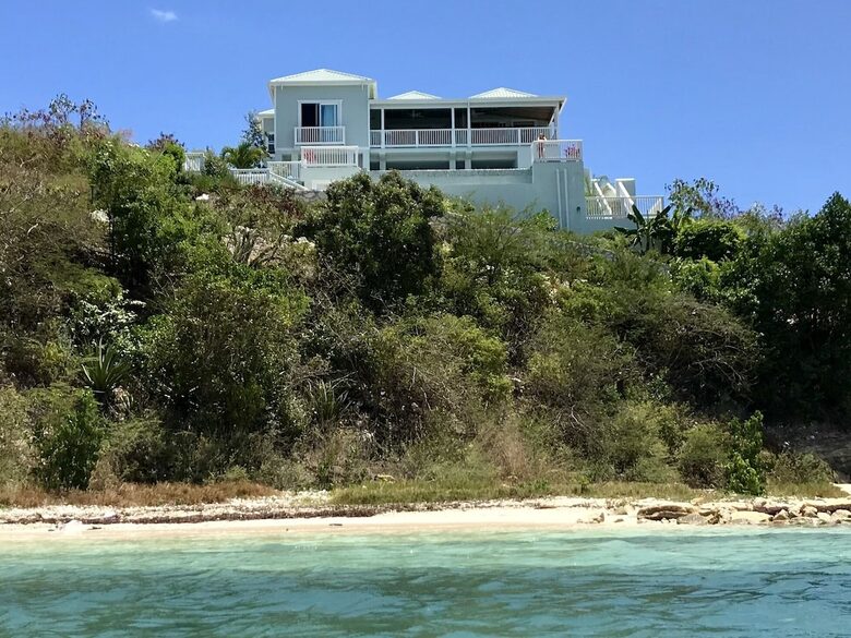 Beautiful 4 Bedroom Waterfront villa in Long Bay, Antigua - St philip's Parish, Antigua and Barbuda