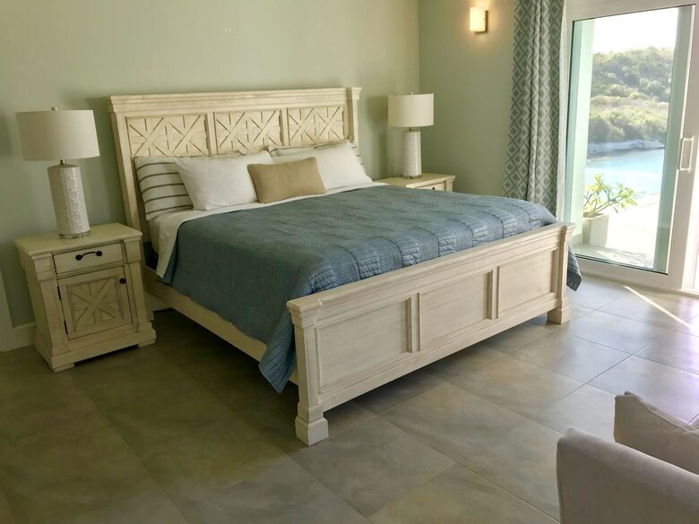 Beautiful 4 Bedroom Waterfront villa in Long Bay, Antigua - St philip's Parish, Antigua and Barbuda