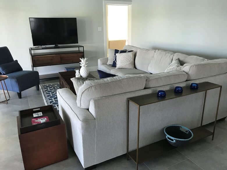 Beautiful 4 Bedroom Waterfront villa in Long Bay, Antigua - St philip's Parish, Antigua and Barbuda