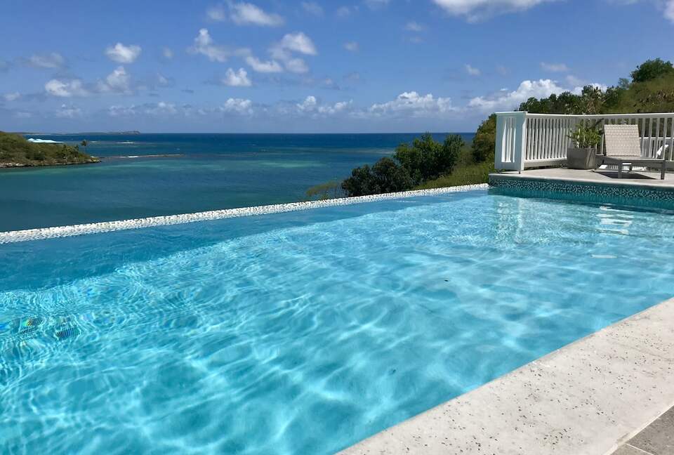 Beautiful 4 Bedroom Waterfront villa in Long Bay, Antigua - St philip's Parish, Antigua and Barbuda