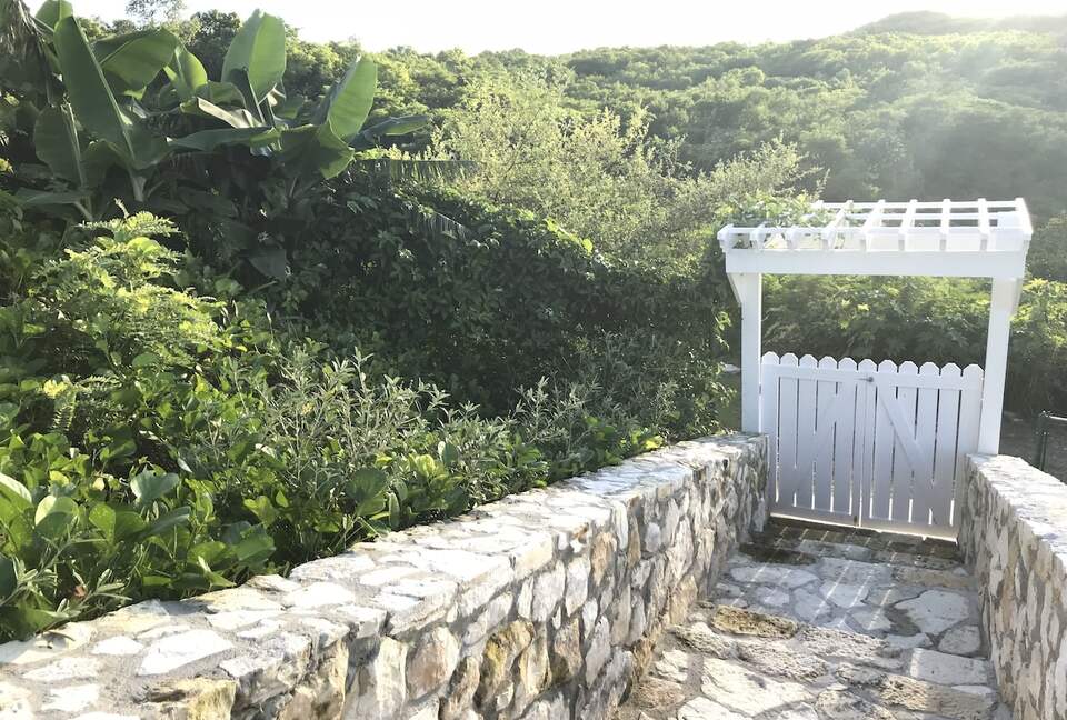 Beautiful 4 Bedroom Waterfront villa in Long Bay, Antigua - St philip's Parish, Antigua and Barbuda