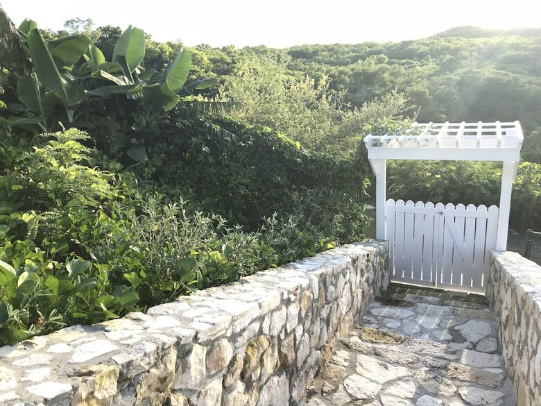 Beautiful 4 Bedroom Waterfront villa in Long Bay, Antigua - St philip's Parish, Antigua and Barbuda