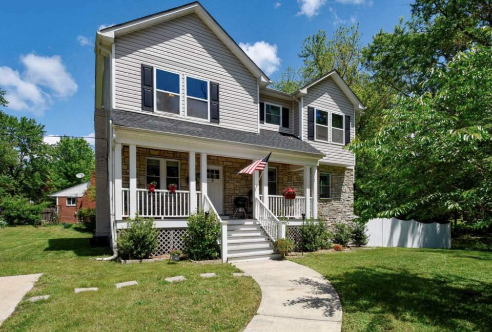 Modern Family Home in the DC Suburbs - Falls Church, Virginia