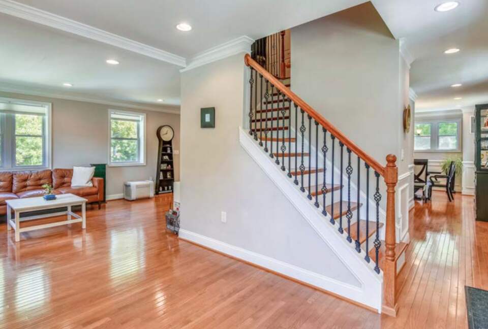 Modern Family Home in the DC Suburbs - Falls Church, Virginia