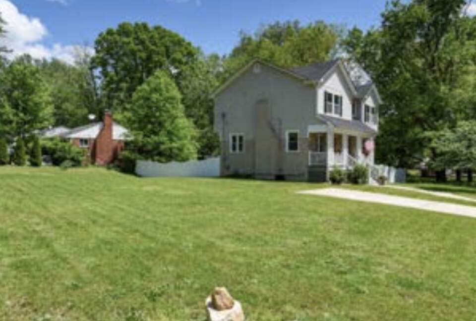 Modern Family Home in the DC Suburbs - Falls Church, Virginia