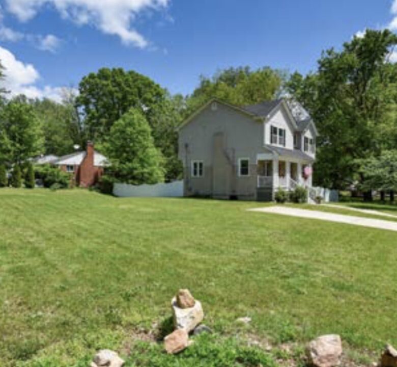 Modern Family Home in the DC Suburbs - Falls Church, Virginia