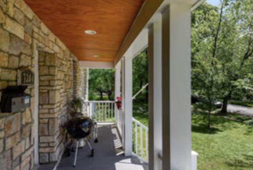 Modern Family Home in the DC Suburbs - Falls Church, Virginia