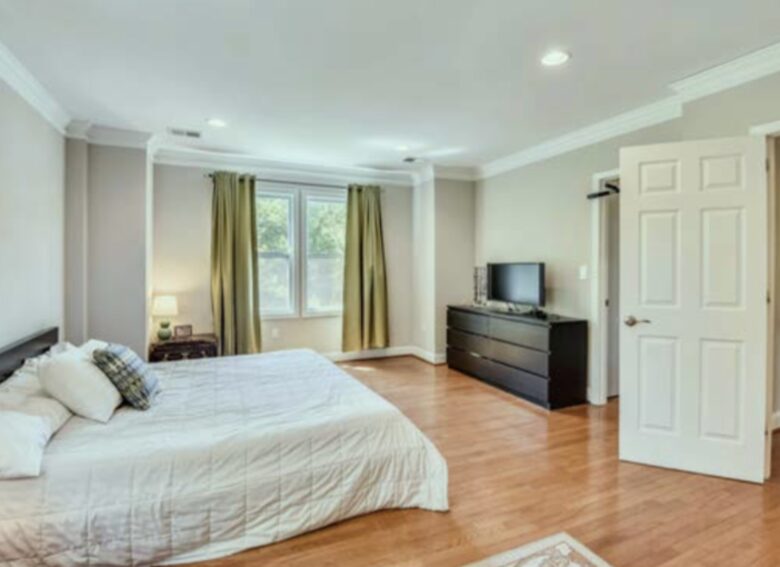 Modern Family Home in the DC Suburbs - Falls Church, Virginia