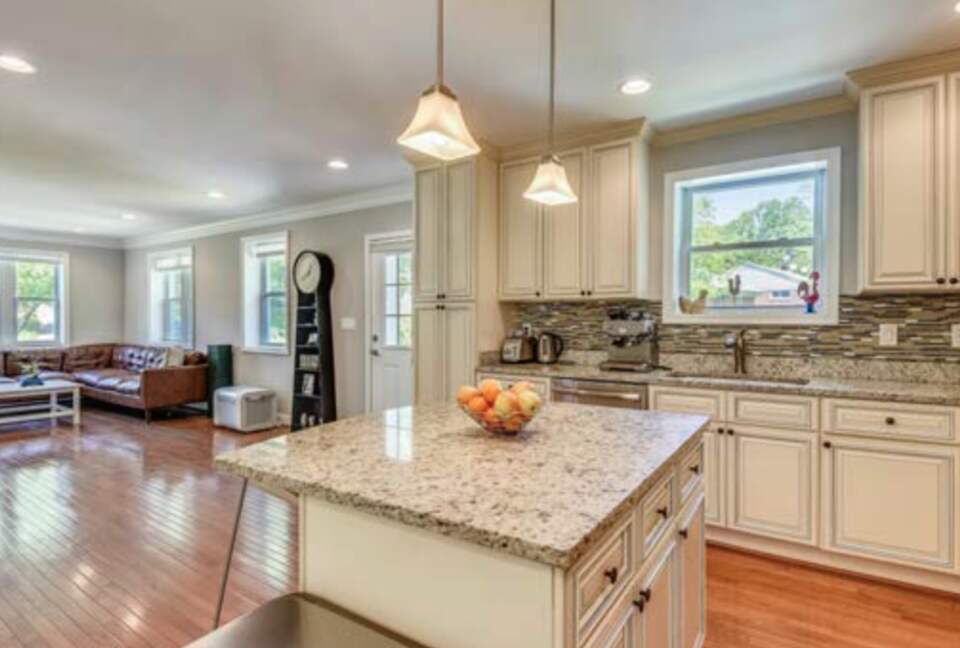 Modern Family Home in the DC Suburbs - Falls Church, Virginia