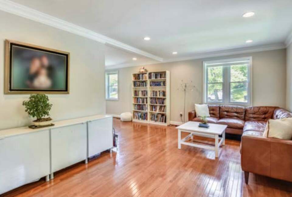 Modern Family Home in the DC Suburbs - Falls Church, Virginia