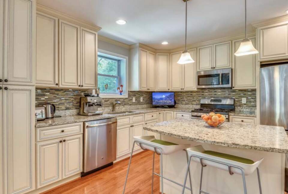 Modern Family Home in the DC Suburbs - Falls Church, Virginia