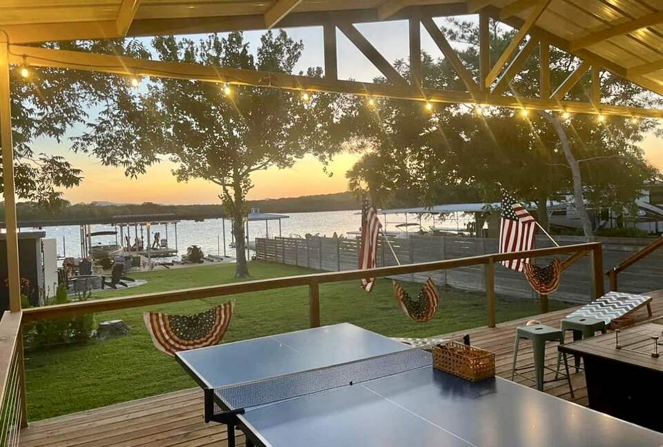 Dockside Digs | Unforgettable Lakefront Retreat on Lake LBJ with incredible amenities - Kingsland, Texas
