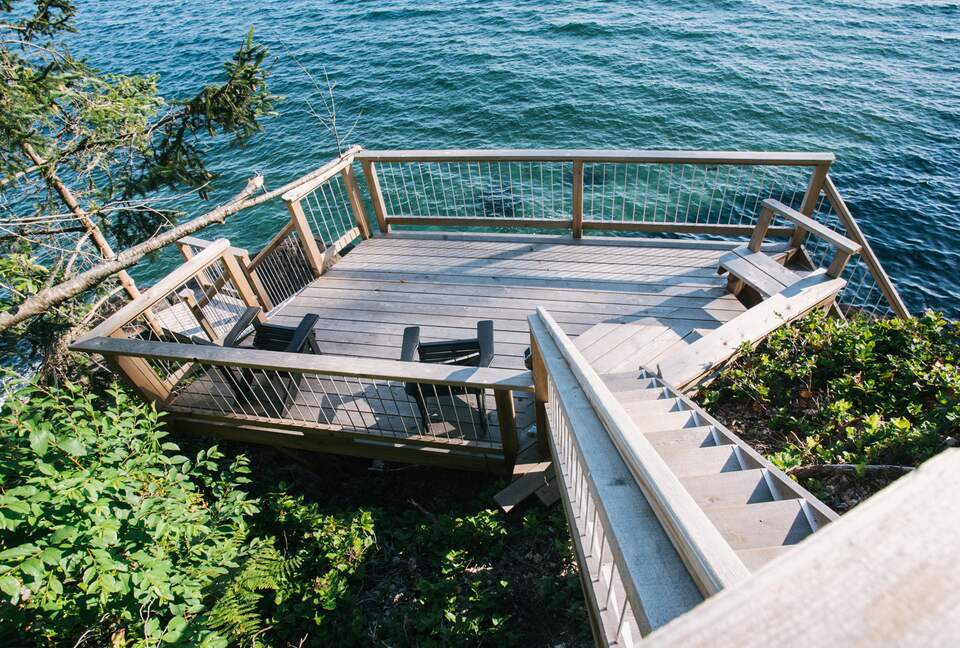 Stunning 1-Bedroom Oceanfront Escape - Sooke, Canada