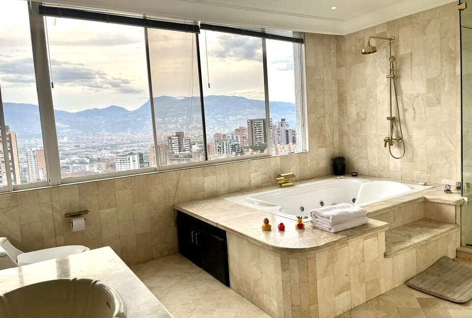 Conjunto Residencial Torre de Benares - Medellin, Colombia