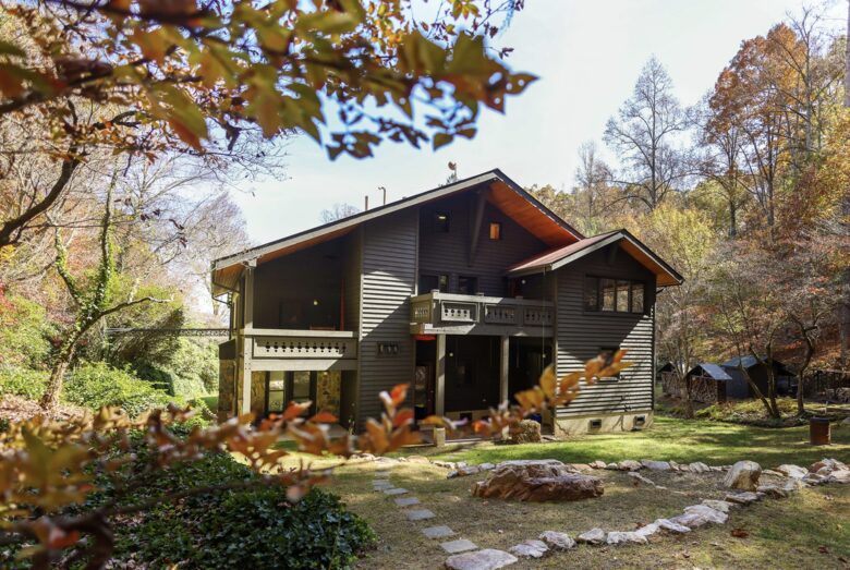 Chalet Lodge - Whittier, North Carolina